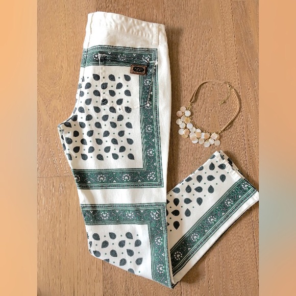 MICHAEL KORS Ankle Jeans W/ Green & Purple Paisley - Picture 2 of 8